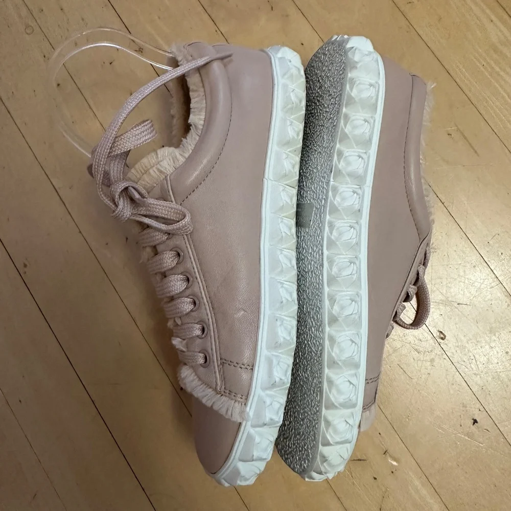 Like New Stuart Weitzman Blush beige Sneakers,7.5, CB2381 - Picture 5 of 7